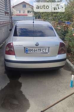 Седан Volkswagen Passat 2003 в Звягеле