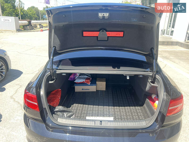 Седан Volkswagen Passat 2018 в Запорожье