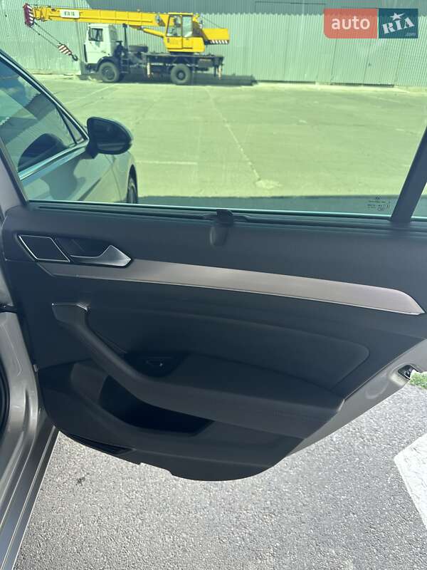 Універсал Volkswagen Passat 2015 в Києві