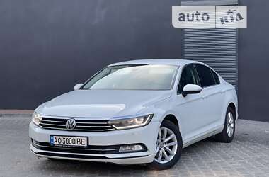 Седан Volkswagen Passat 2017 в Ужгороде