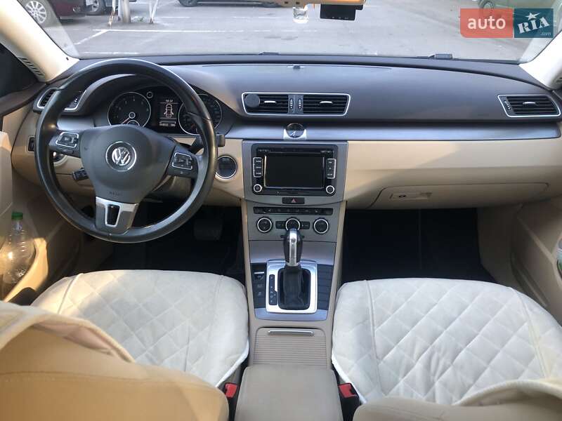 Седан Volkswagen Passat 2013 в Львові