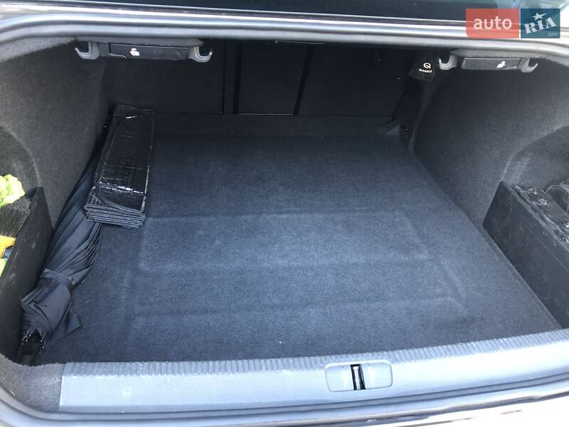 Седан Volkswagen Passat 2013 в Львові
