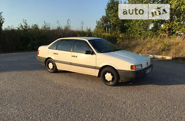 Седан Volkswagen Passat 1990 в Мурованых Куриловцах