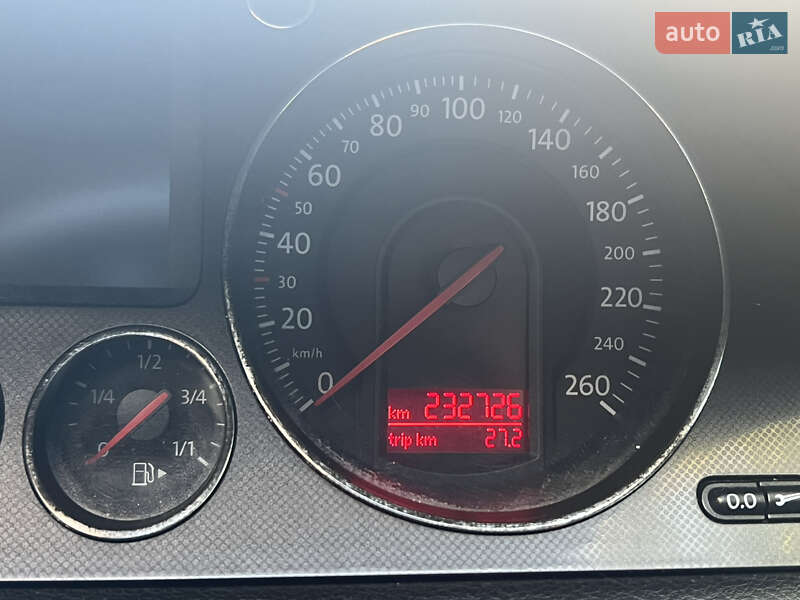 Седан Volkswagen Passat 2006 в Івано-Франківську