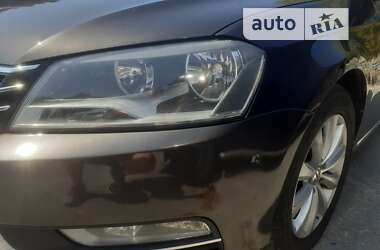 Універсал Volkswagen Passat 2013 в Житомирі