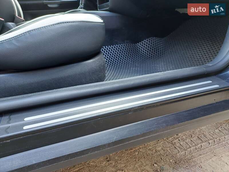 Универсал Volkswagen Passat 2001 в Коростене