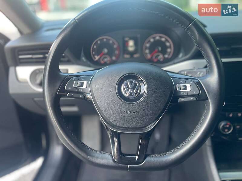 Седан Volkswagen Passat 2020 в Киеве