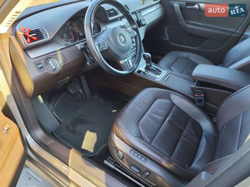 Универсал Volkswagen Passat 2014 в Гадяче
