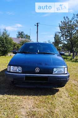 Седан Volkswagen Passat 1993 в Иваничах