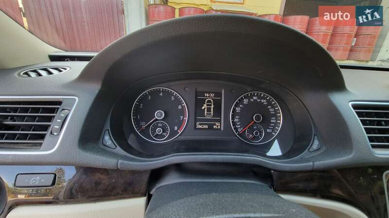Седан Volkswagen Passat 2013 в Кривом Роге