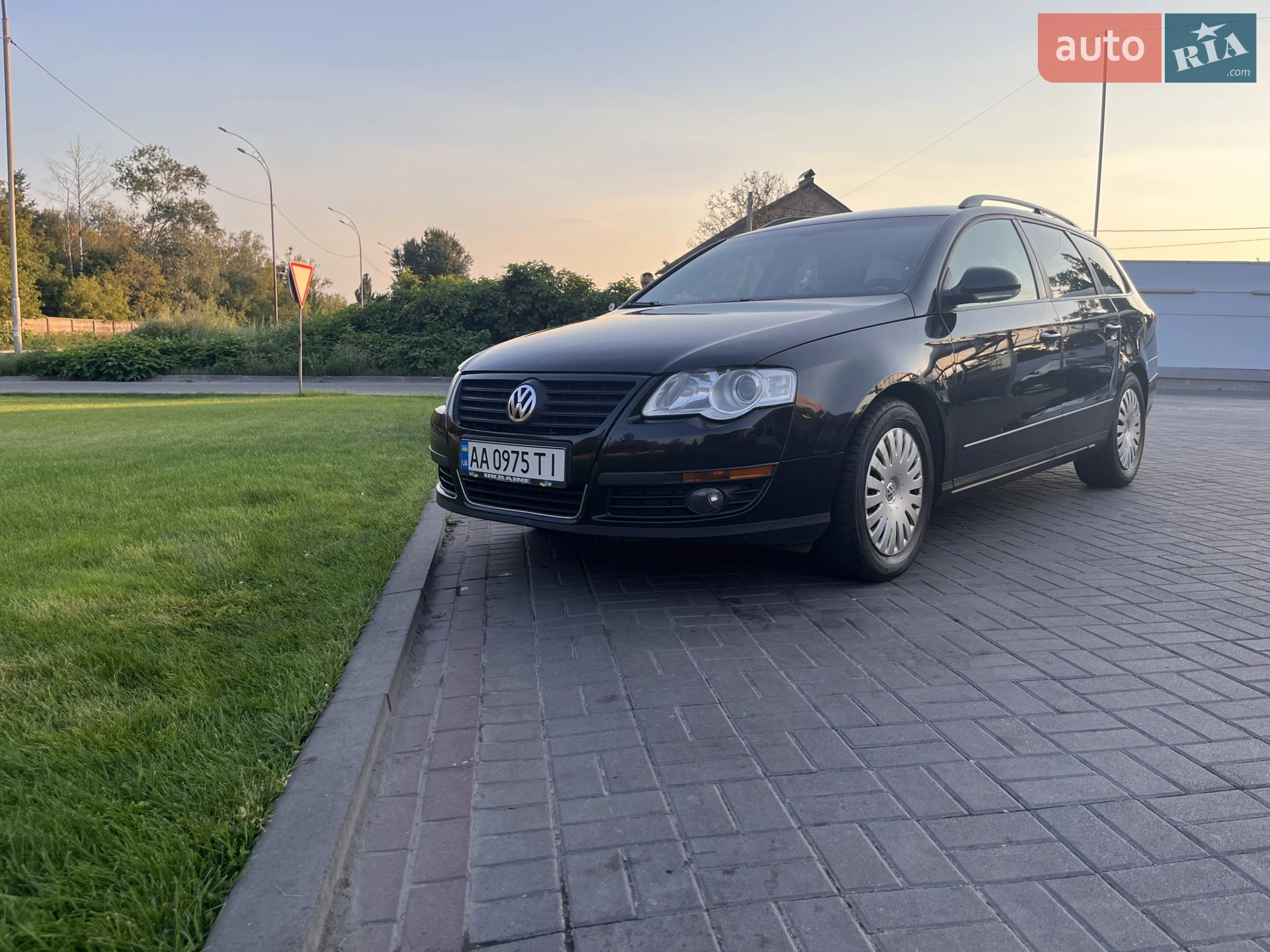 2010 Volkswagen Passat - мініатюра 3