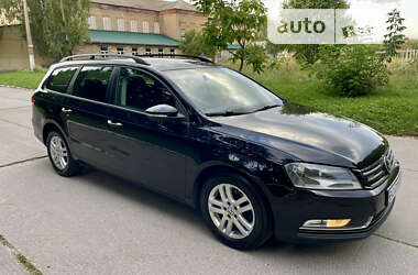 Универсал Volkswagen Passat 2012 в Остроге