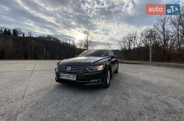 Седан Volkswagen Passat 2017 в Каневе