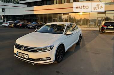 Седан Volkswagen Passat 2015 в Киеве