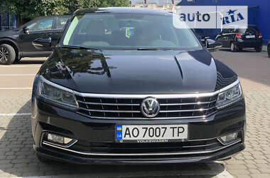 Седан Volkswagen Passat 2016 в Ужгороді