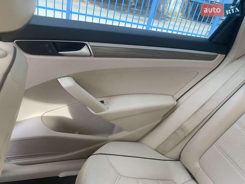 Седан Volkswagen Passat 2016 в Ужгороде