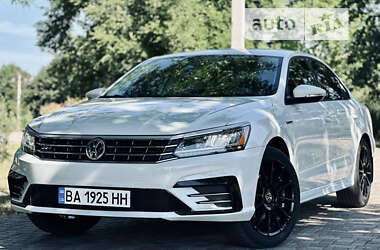 Седан Volkswagen Passat 2017 в Кропивницькому