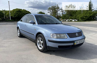 Седан Volkswagen Passat 1999 в Городке