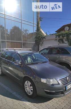 Универсал Volkswagen Passat 2010 в Стрые