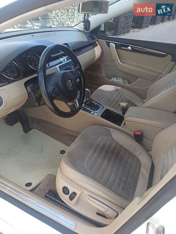 Універсал Volkswagen Passat 2011 в Львові