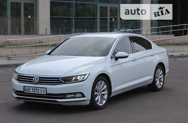 Седан Volkswagen Passat 2018 в Дніпрі