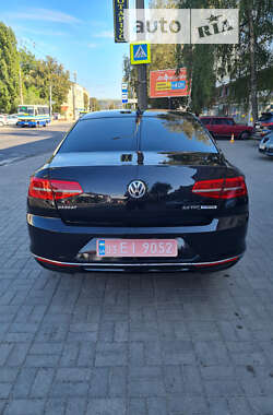 Седан Volkswagen Passat 2015 в Луцьку