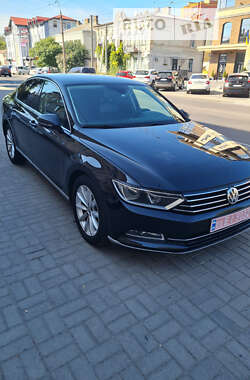 Седан Volkswagen Passat 2015 в Луцьку