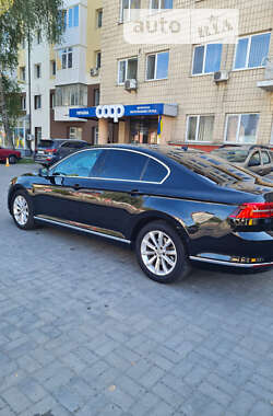 Седан Volkswagen Passat 2015 в Луцьку