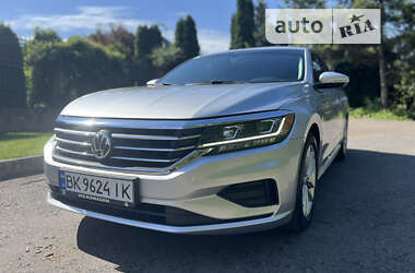 Седан Volkswagen Passat 2020 в Ровно