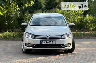 Седан Volkswagen Passat 2012 в Сараті