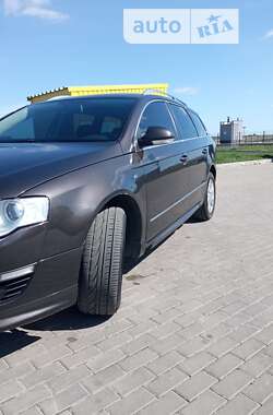 Универсал Volkswagen Passat 2010 в Ровно