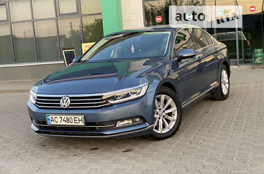 Седан Volkswagen Passat 2014 в Нововолынске