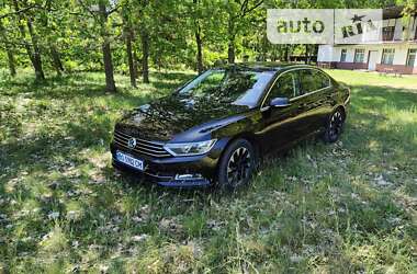 Седан Volkswagen Passat 2016 в Тернополі