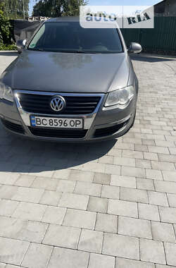 Седан Volkswagen Passat 2005 в Самборе