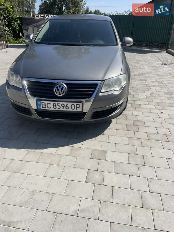 Седан Volkswagen Passat 2005 в 