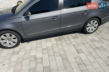 Седан Volkswagen Passat 2005 в 