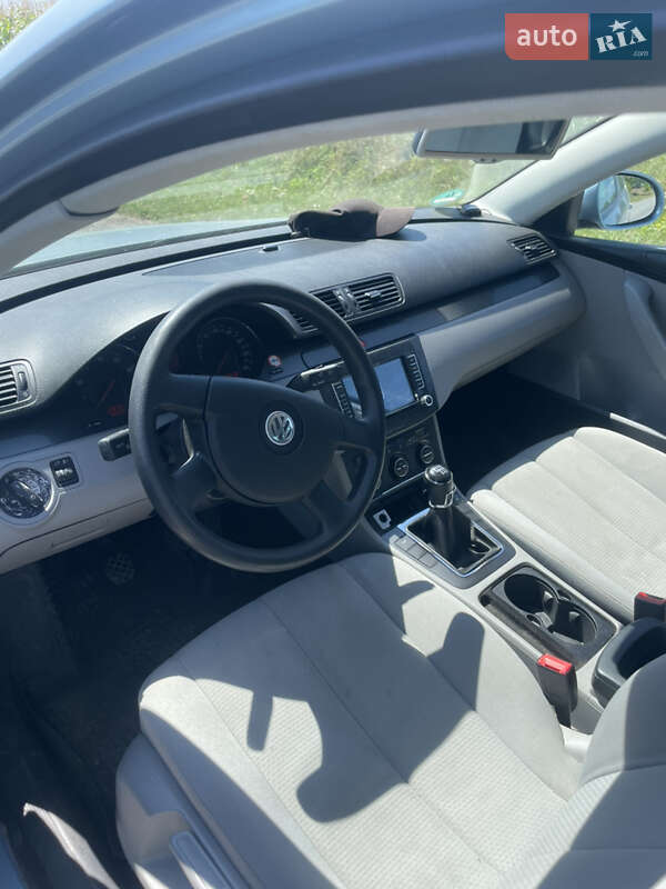Седан Volkswagen Passat 2005 в Бучачі