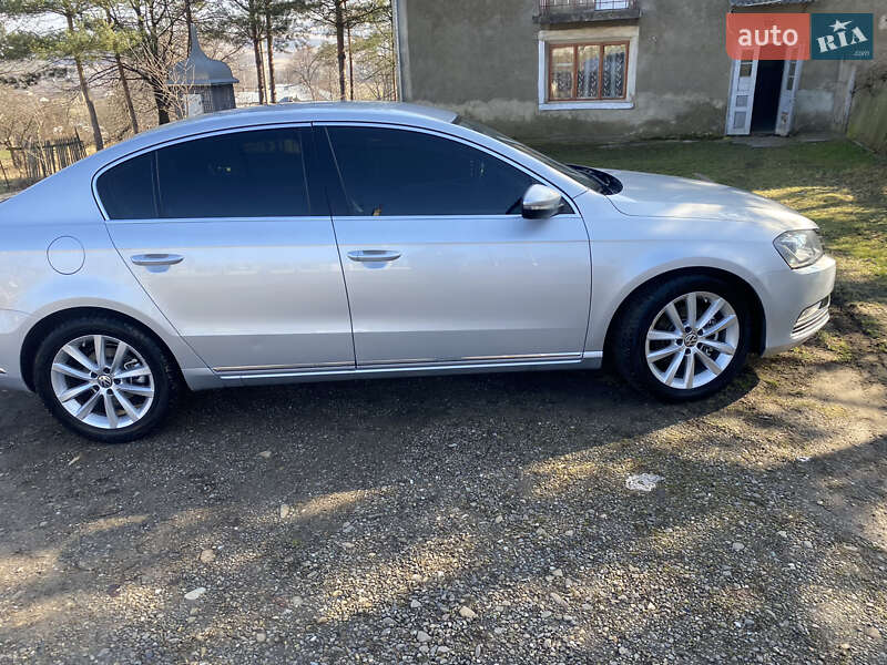 Седан Volkswagen Passat 2013 в Чернівцях
