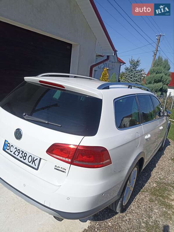 Універсал Volkswagen Passat 2014 в Дрогобичі