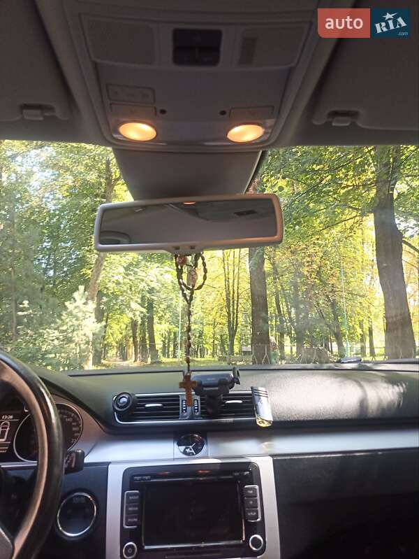 Універсал Volkswagen Passat 2014 в Дрогобичі