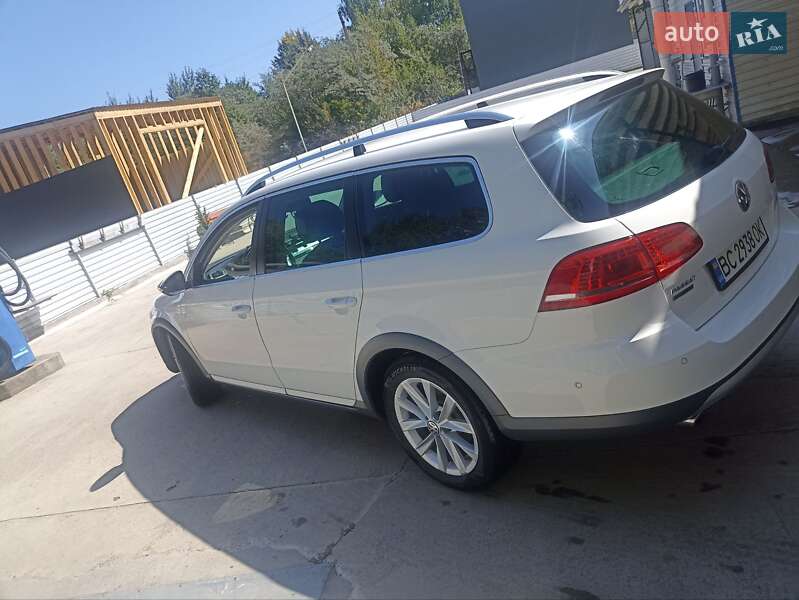 Універсал Volkswagen Passat 2014 в Дрогобичі