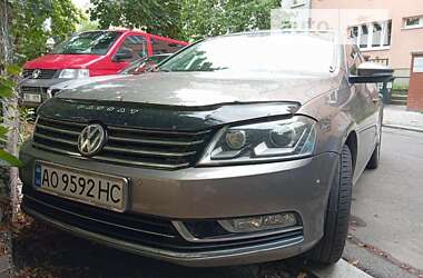 Седан Volkswagen Passat 2011 в Чорній Тисі