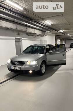 Седан Volkswagen Passat 2003 в Києві