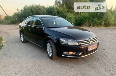 Седан Volkswagen Passat 2012 в Краснограді