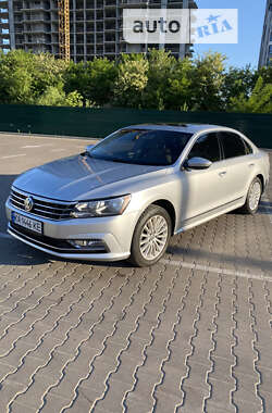 Седан Volkswagen Passat 2016 в Києві