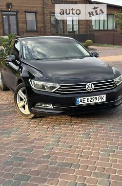 Седан Volkswagen Passat 2015 в Днепре