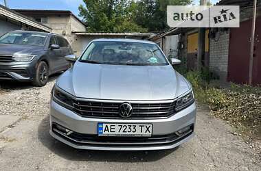 Седан Volkswagen Passat 2018 в Днепре