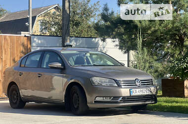 Седан Volkswagen Passat 2010 в Киеве