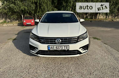 Седан Volkswagen Passat 2016 в Днепре