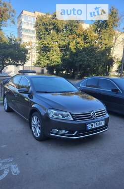 Седан Volkswagen Passat 2013 в Чернігові